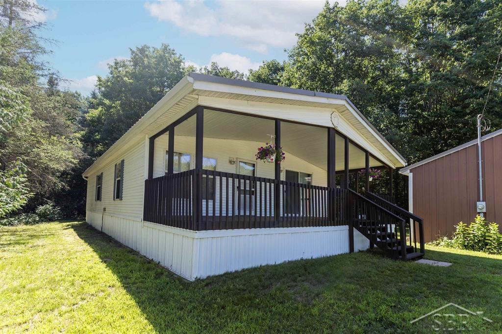 8671 Clarabella Road Clare, MI 48617 - Photo 2 of 29
