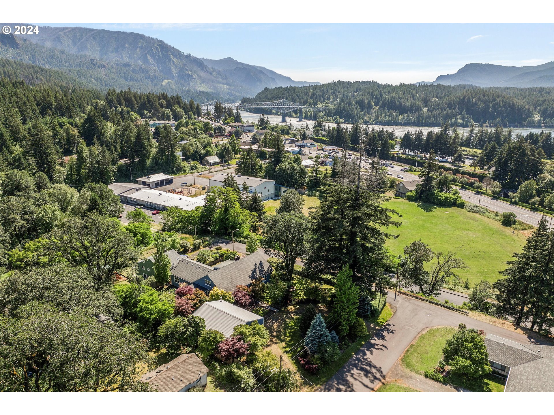 210 Southwest Ruckel Street Cascade Locks, OR 97014 - Photo 3 of 41 a view of a city with mountain