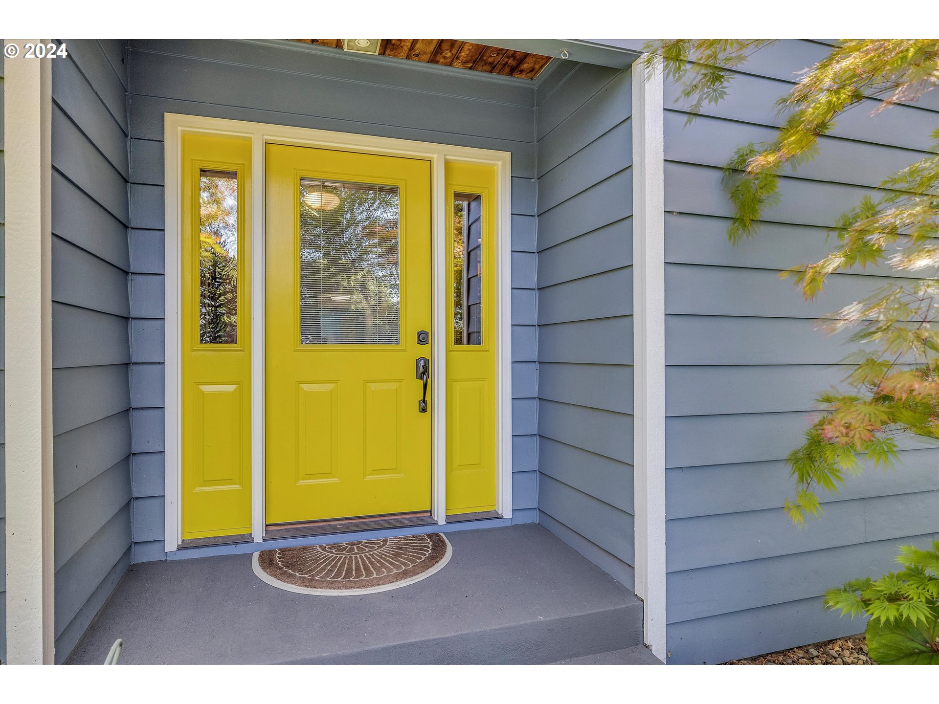 210 Southwest Ruckel Street Cascade Locks, OR 97014 - Photo 6 of 41 a view of front door