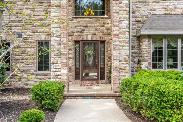 $975,900 | 3062 Hawk Ridge Trail, Suamico, WI 54313