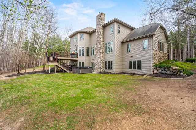 $975,900 | 3062 Hawk Ridge Trail, Suamico, WI 54313
