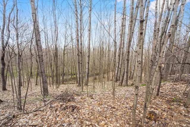 $975,900 | 3062 Hawk Ridge Trail, Suamico, WI 54313