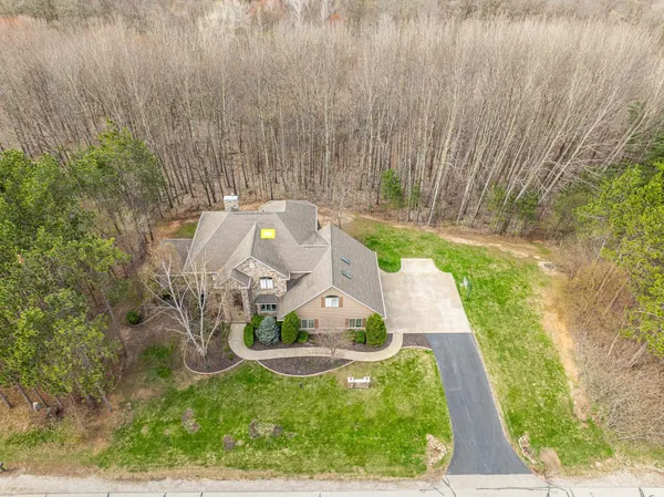 $975,900 | 3062 Hawk Ridge Trail, Suamico, WI 54313