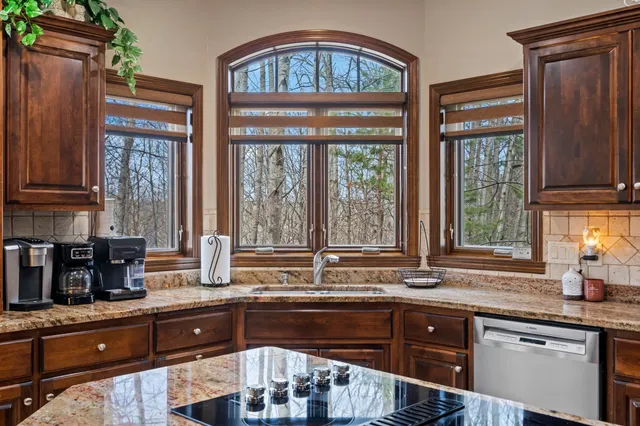 $975,900 | 3062 Hawk Ridge Trail, Suamico, WI 54313