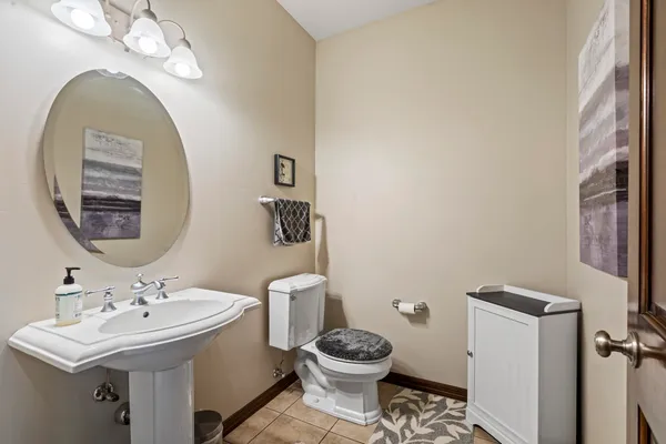 $975,900 | 3062 Hawk Ridge Trail, Suamico, WI 54313