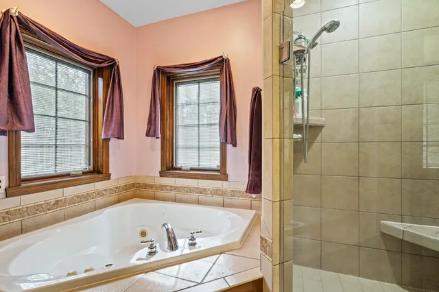 $975,900 | 3062 Hawk Ridge Trail, Suamico, WI 54313