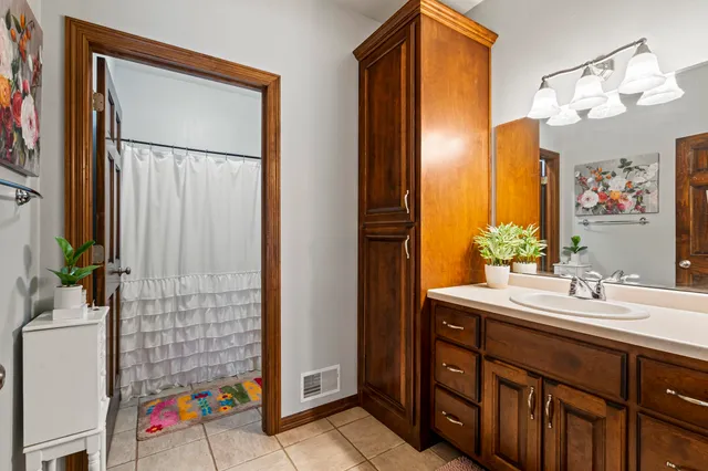 $975,900 | 3062 Hawk Ridge Trail, Suamico, WI 54313