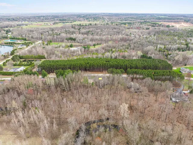 $975,900 | 3062 Hawk Ridge Trail, Suamico, WI 54313