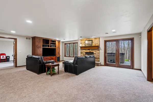 $975,900 | 3062 Hawk Ridge Trail, Suamico, WI 54313