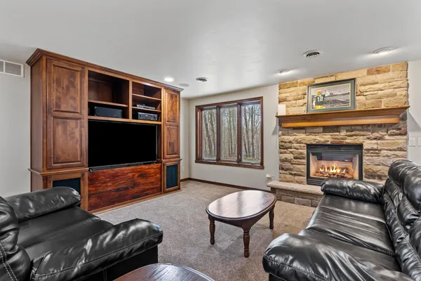 $975,900 | 3062 Hawk Ridge Trail, Suamico, WI 54313