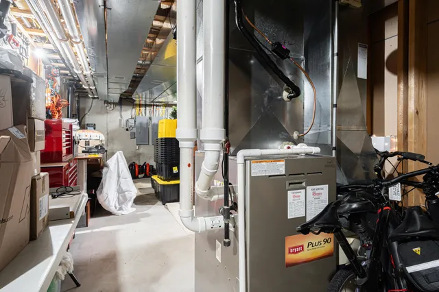 $975,900 | 3062 Hawk Ridge Trail, Suamico, WI 54313