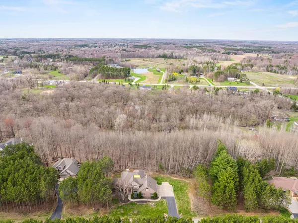 $975,900 | 3062 Hawk Ridge Trail, Suamico, WI 54313