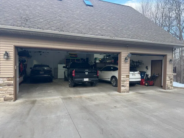 $975,900 | 3062 Hawk Ridge Trail, Suamico, WI 54313