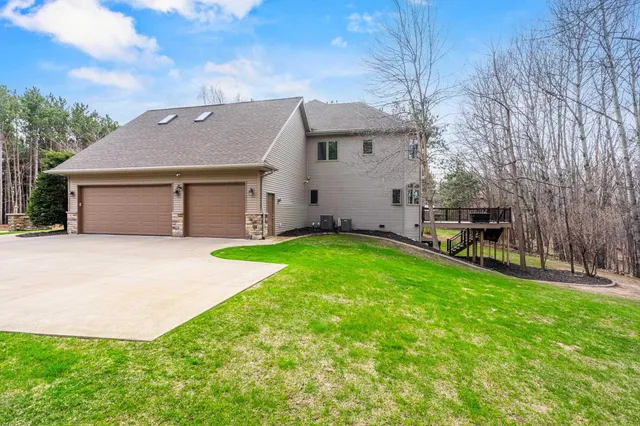 $975,900 | 3062 Hawk Ridge Trail, Suamico, WI 54313
