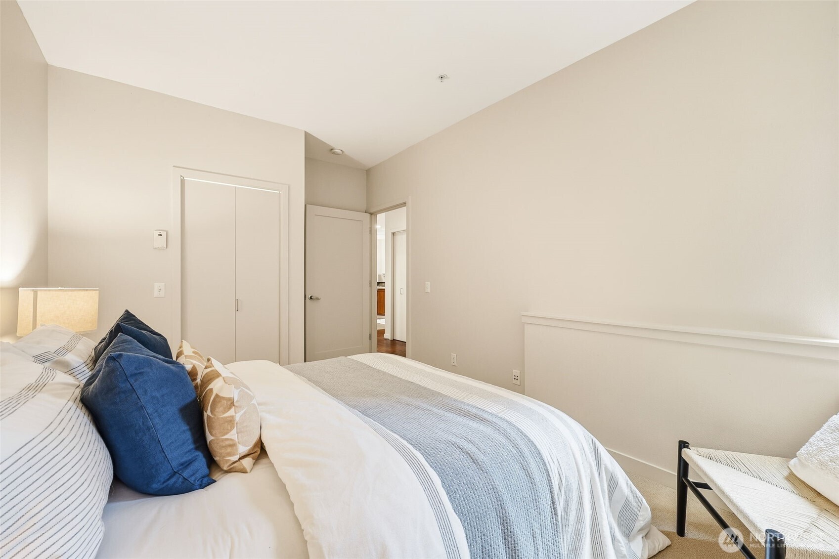 3671 Dayton Avenue North, Unit 2 Seattle, WA 98103 - Photo 18 of 30