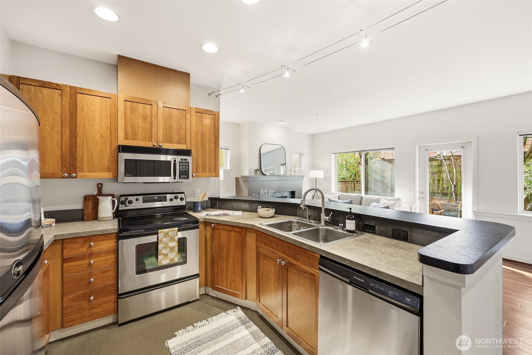 3671 Dayton Avenue North, Unit 2 Seattle, WA 98103 - Photo 10 of 30