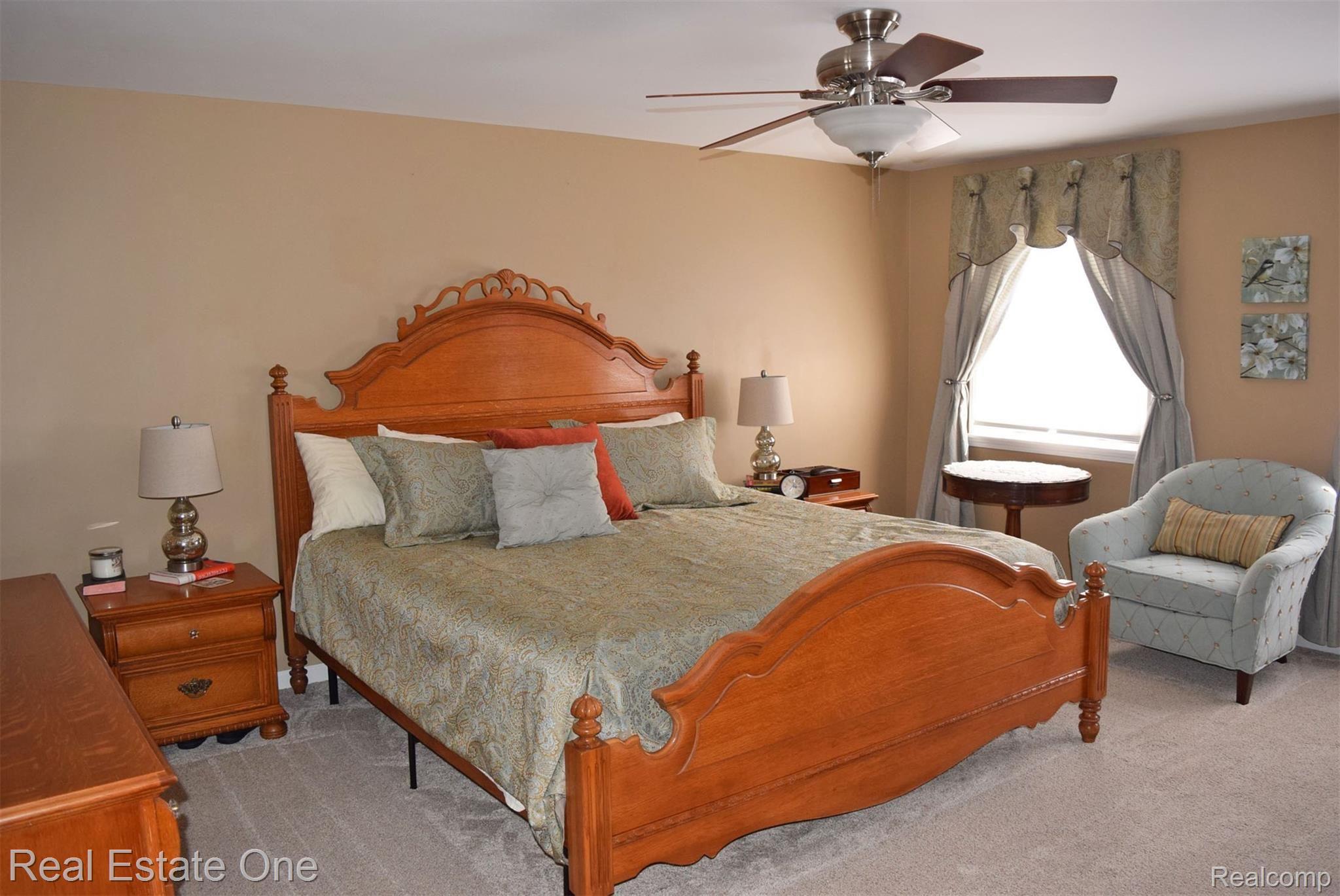 2706 Powderhorn Ridge Road Rochester, MI 48309 - Photo 15 of 48 The upstairs Master Suite is very large.