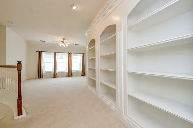 a view of empty room with a ceiling fan