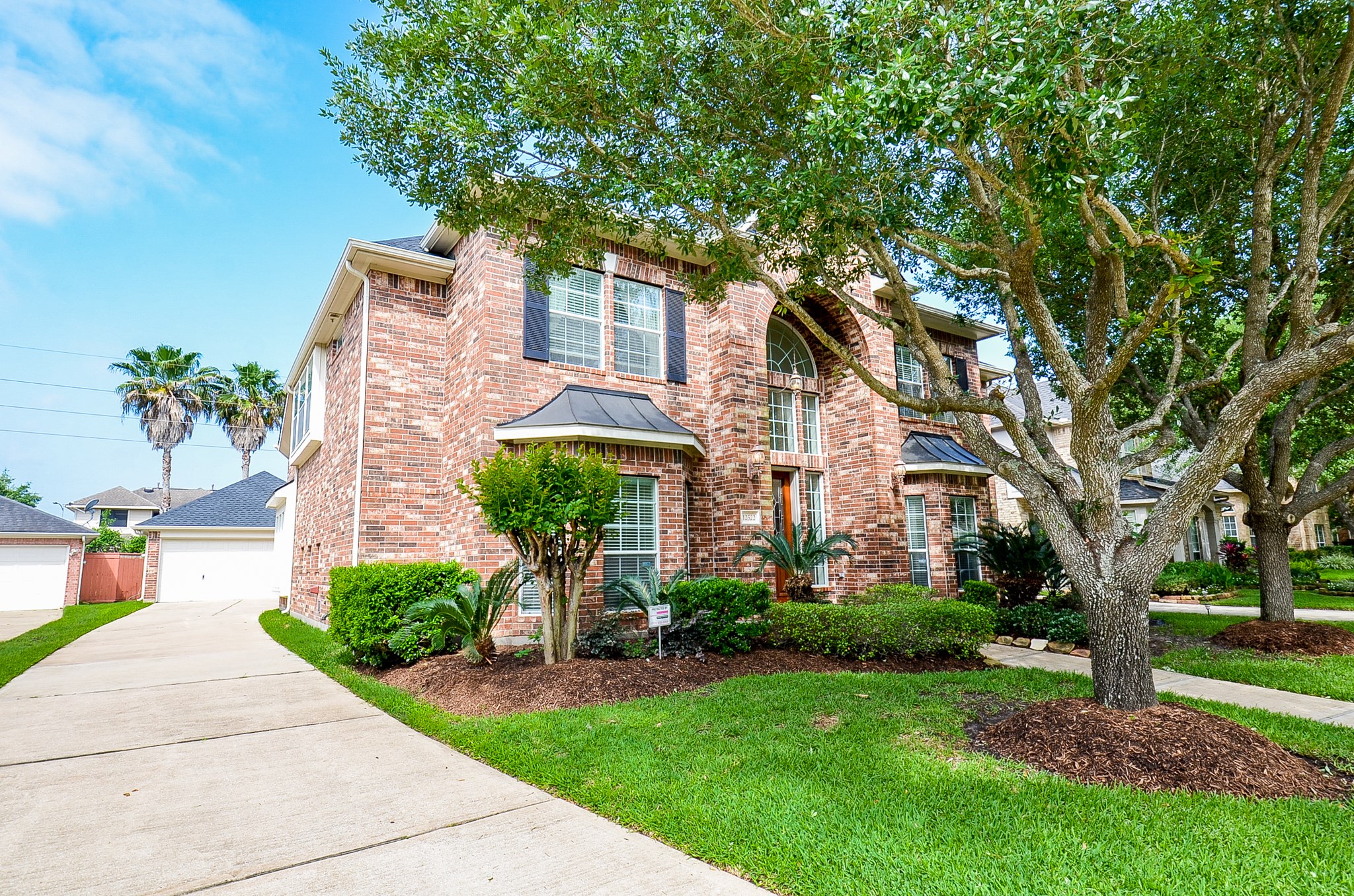 12522 Aliso Bend Lane Houston, TX 77041 - Photo 3 of 32 a front view of a house with garden
