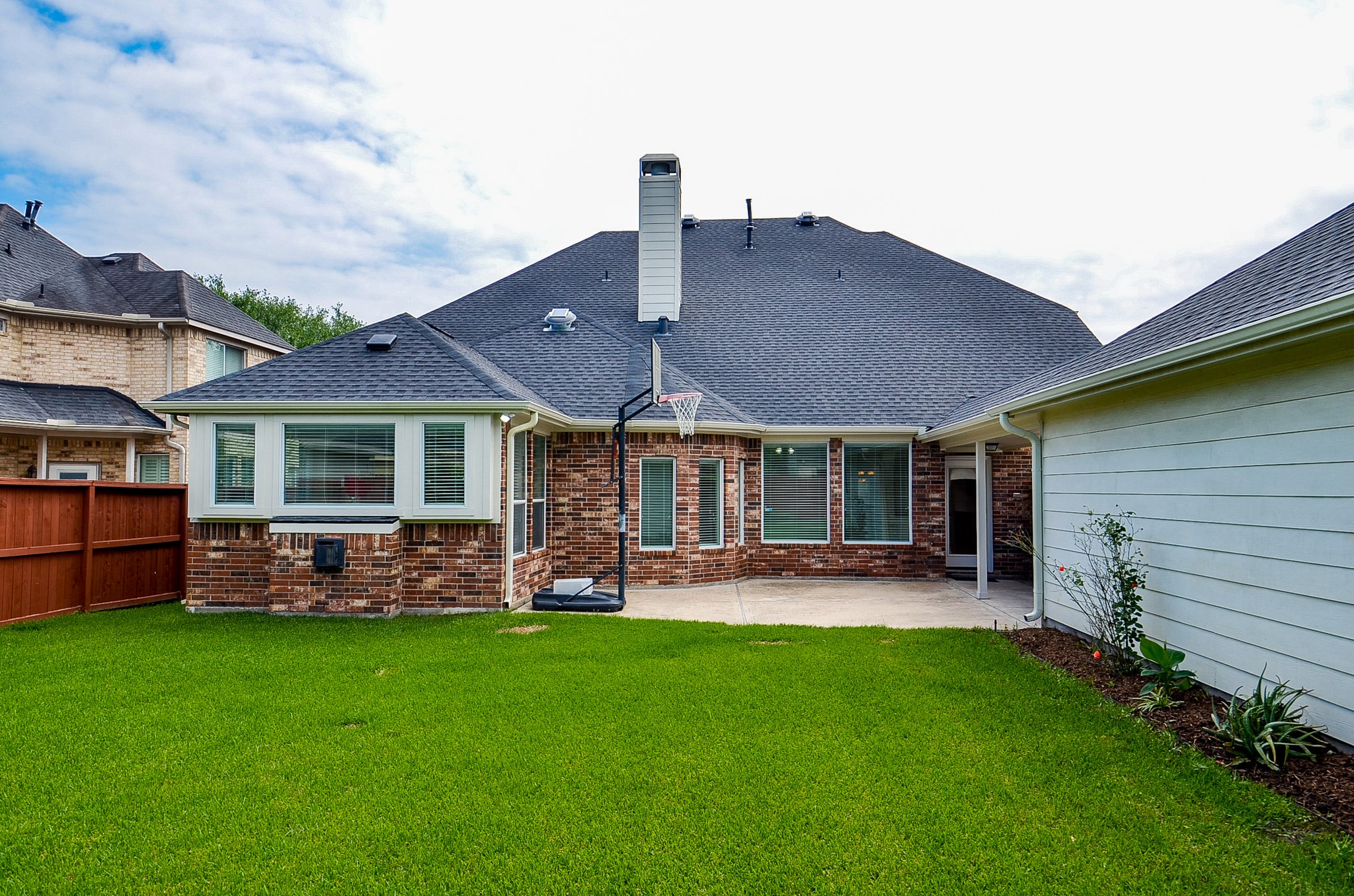 12522 Aliso Bend Lane Houston, TX 77041 - Photo 31 of 32 a view of a house with a yard and sitting area