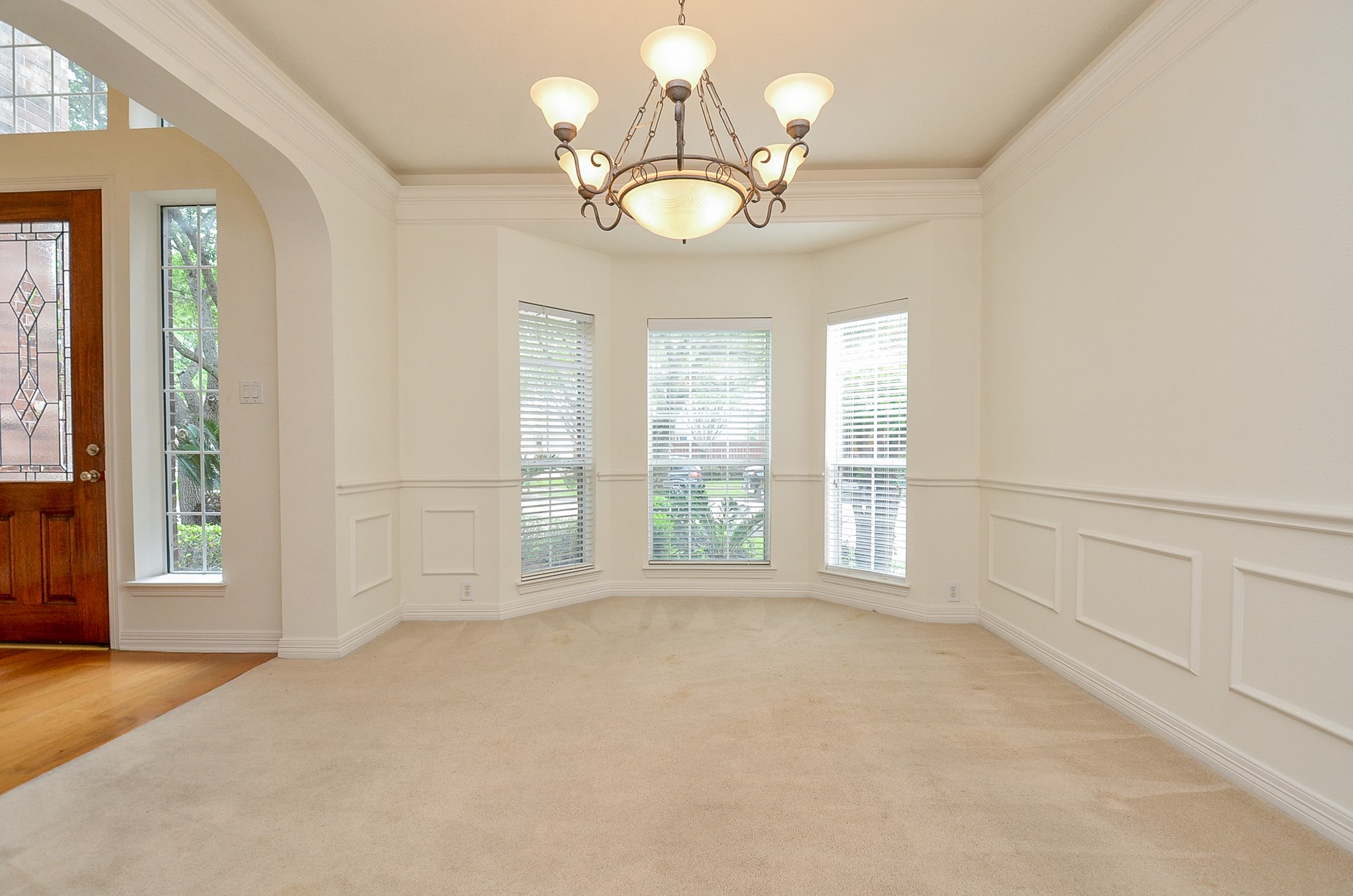 12522 Aliso Bend Lane Houston, TX 77041 - Photo 4 of 32 a view of an empty room with a window