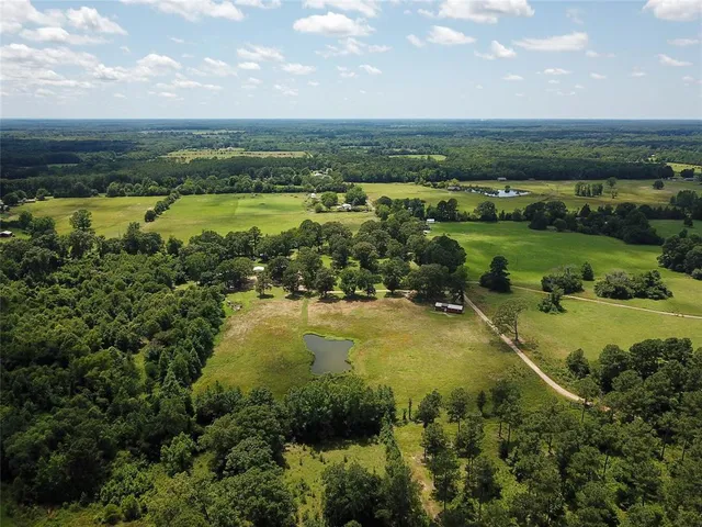 $584,999 | 492 County Road 1107, Maud, TX 75567