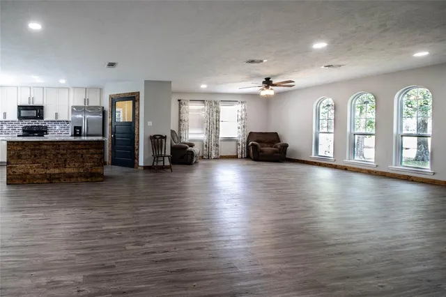 $584,999 | 492 County Road 1107, Maud, TX 75567