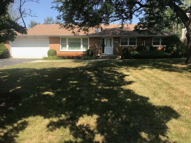2110 Beechnut Road Northbrook, IL 60062 - Photo 1 of 10 a view of a house with a yard
