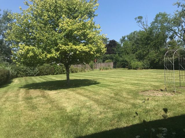 2110 Beechnut Road Northbrook, IL 60062 - Photo 2 of 10 a view of a park with large trees