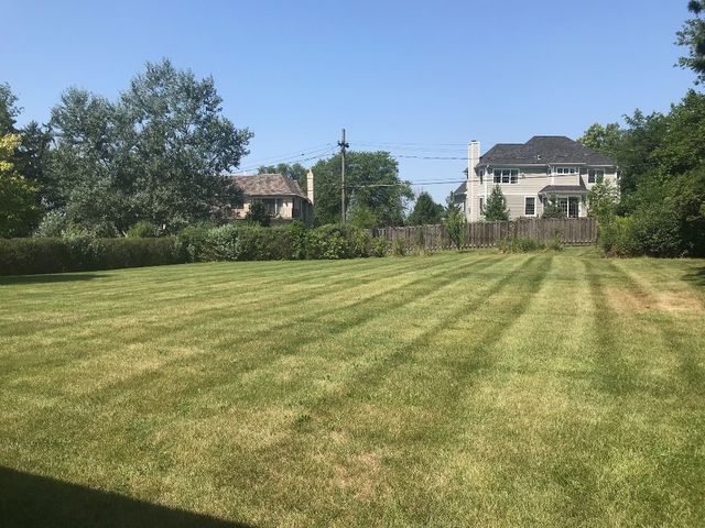 2110 Beechnut Road Northbrook, IL 60062 - Photo 3 of 10 a view of a city