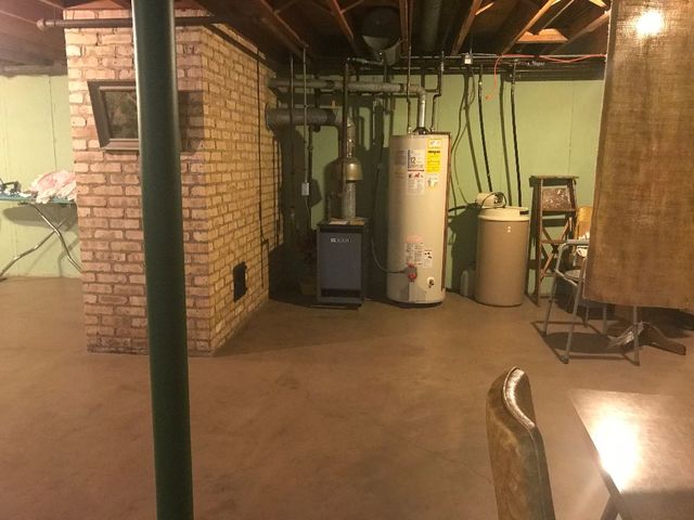 2110 Beechnut Road Northbrook, IL 60062 - Photo 4 of 10 a view of a storage & utility room