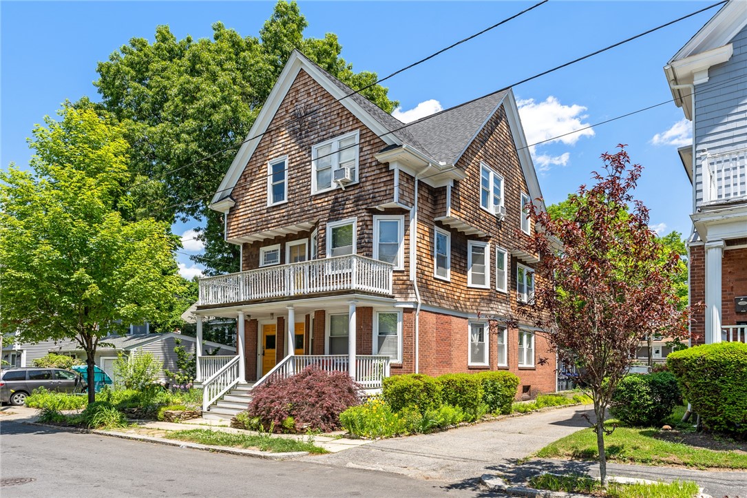 19 Sarah Street Providence, RI 02906 - Photo 2 of 33