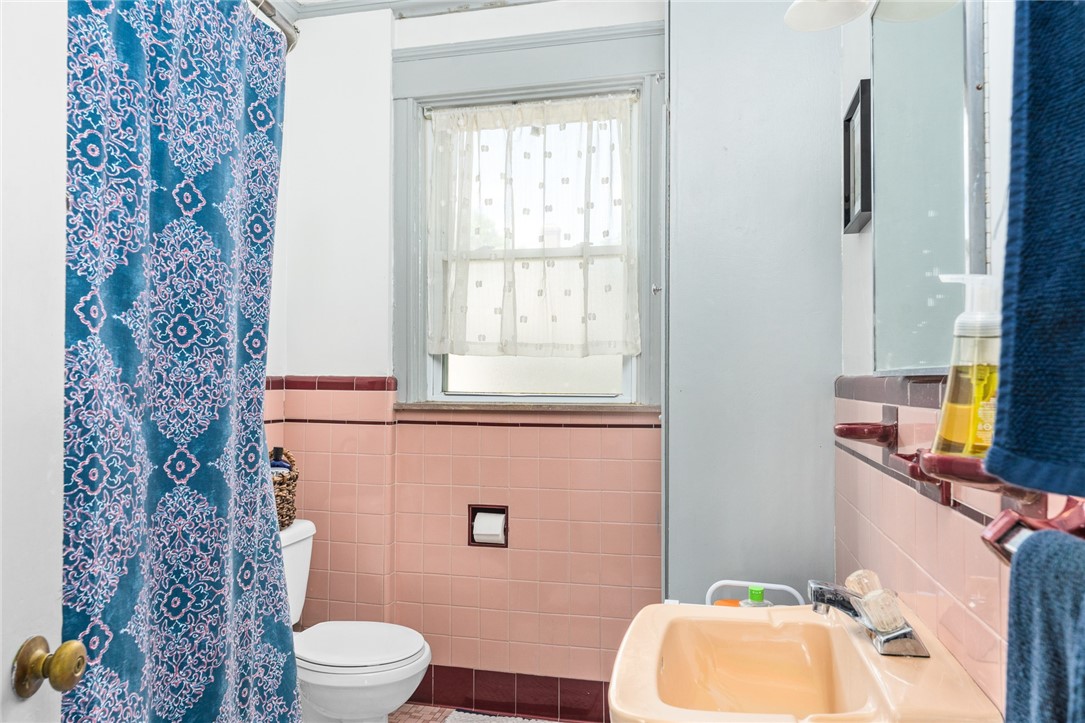 19 Sarah Street Providence, RI 02906 - Photo 9 of 33