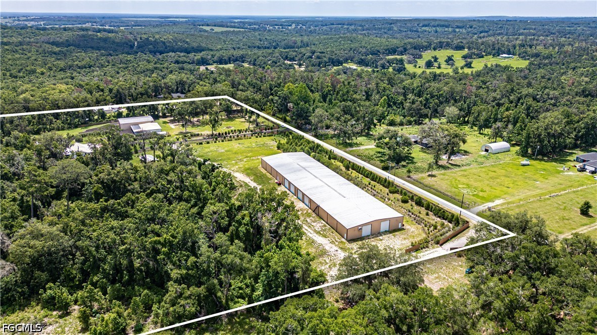 27255 Hickory Hill Road Brooksville, FL 34602 - Photo 47 of 50 a view of a yard with a table and chair