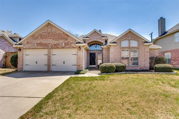 $3,100 | 615 Delores Drive, Grand Prairie, TX 75052