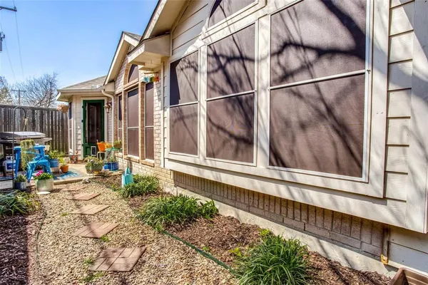 $3,100 | 615 Delores Drive, Grand Prairie, TX 75052