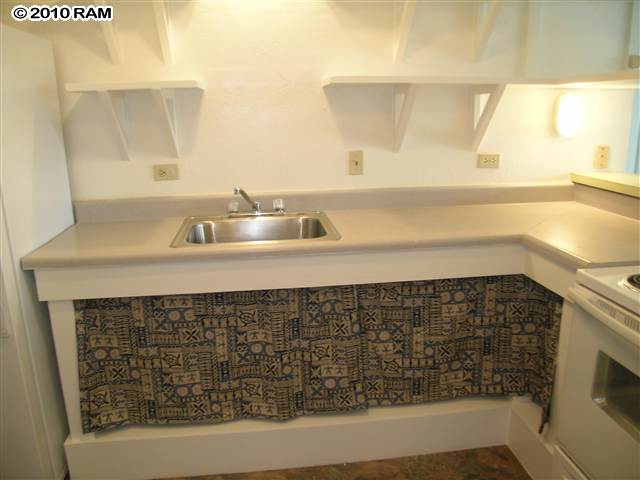 111 Kahului Beach Road, Unit D102 Kahului, HI 96732 - Photo 1 of 6 a bathroom with a sink a mirror and a bathtub