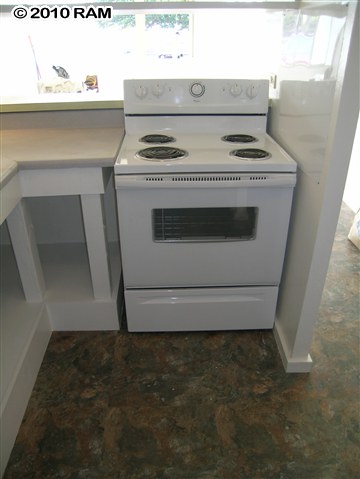 111 Kahului Beach Road, Unit D102 Kahului, HI 96732 - Photo 2 of 6 a view of washer and dryer
