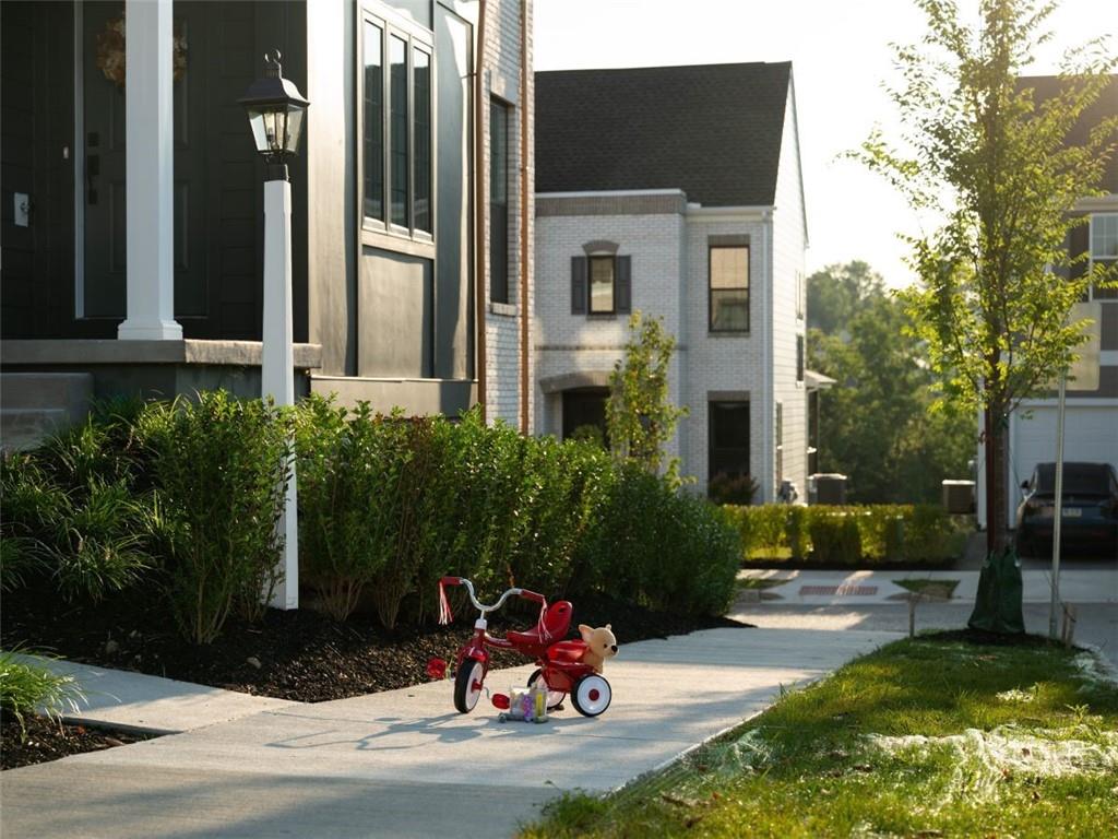 515 High Cresent Road Cranberry Township, PA 16066 - Photo 11 of 18 Sidewalks