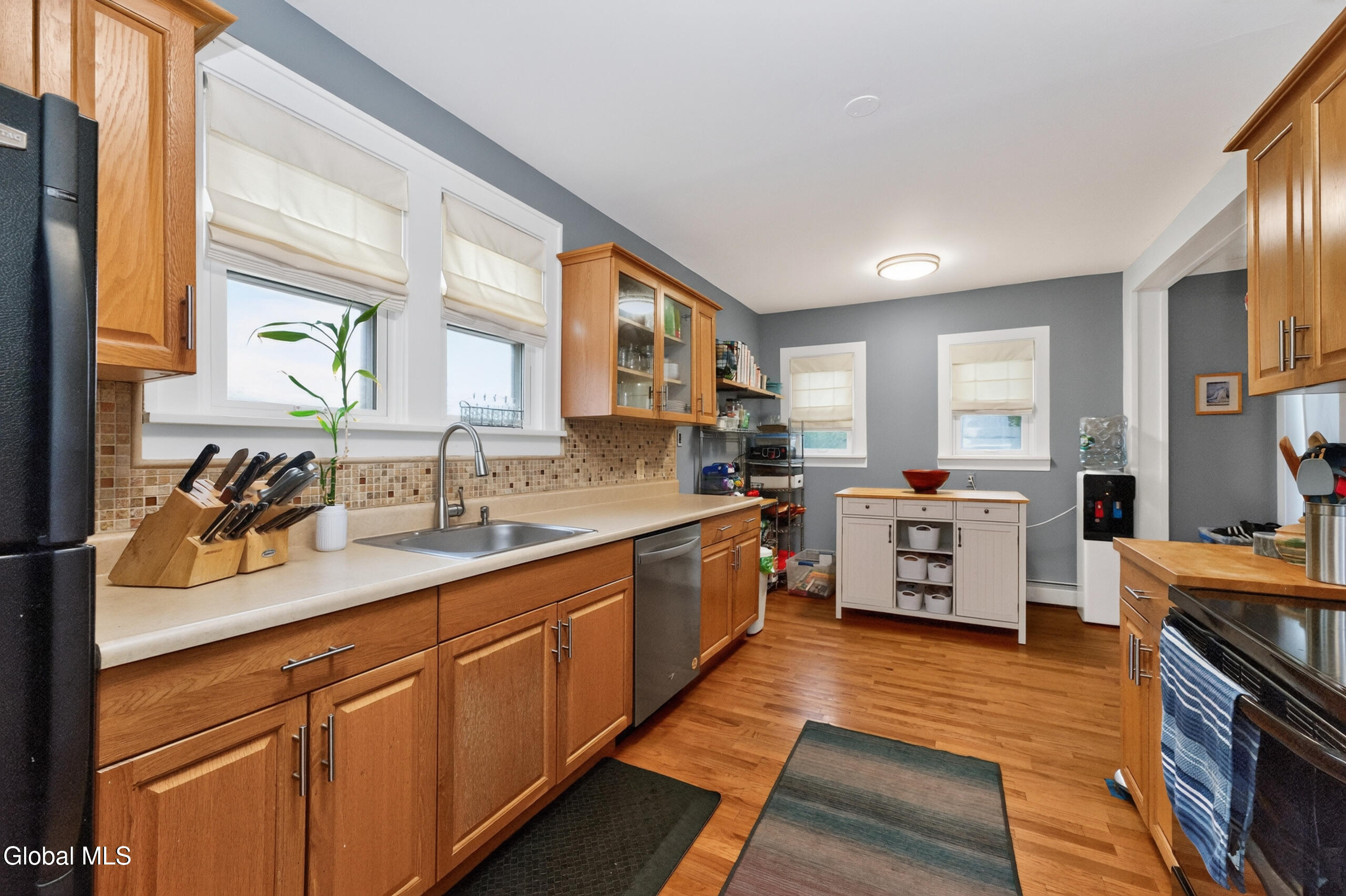 806 Curry Road Rotterdam, NY 12306 - Photo 12 of 39 2 Kitchen 4