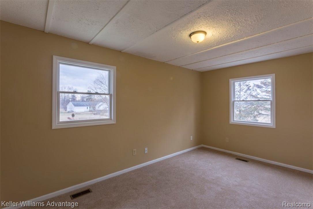 122 Wright Road Howell, MI 48843 - Photo 11 of 40 16-Wright_122.jpg