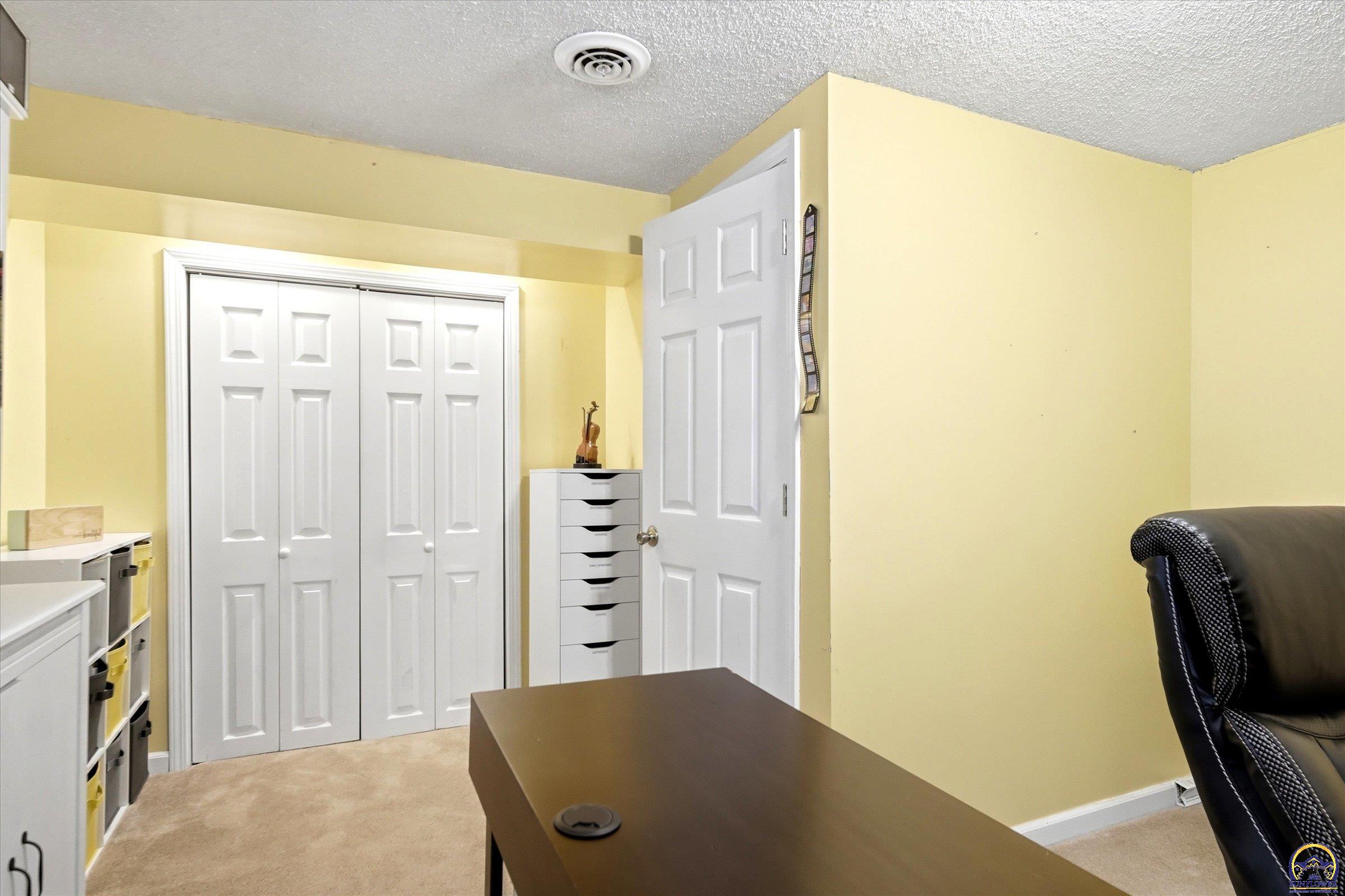 2543 Southwest Kent Street Topeka, KS 66614 - Photo 30 of 38