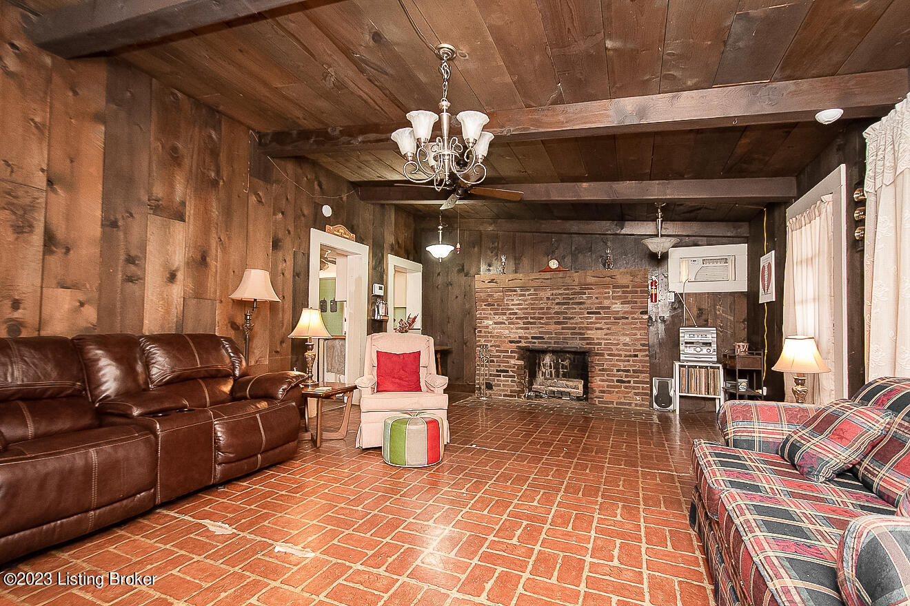 4807 Raven Road Louisville, KY 40213 - Photo 14 of 35 Family Room
