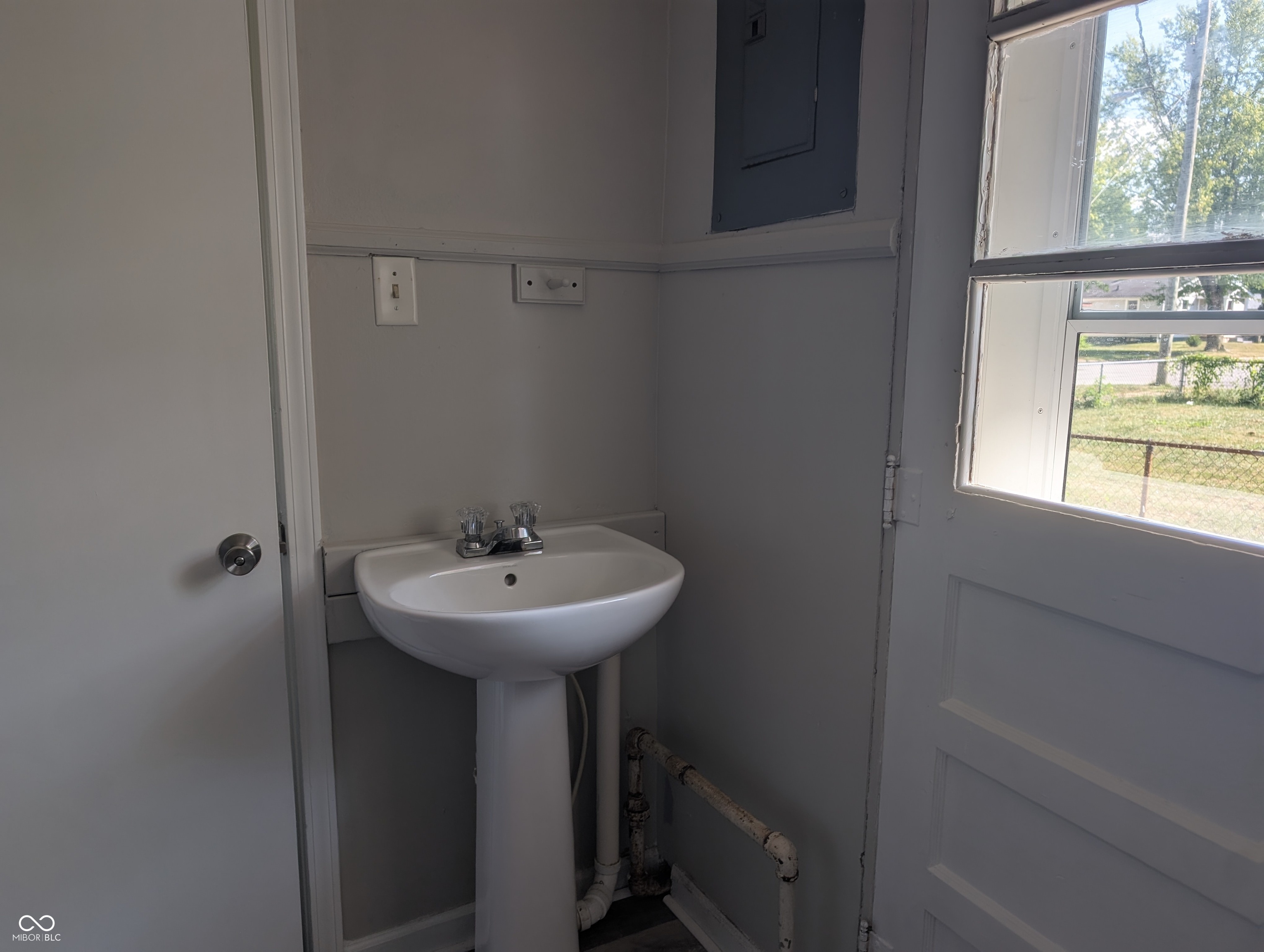 2413 Silver Street Anderson, IN 46012 - Photo 10 of 19