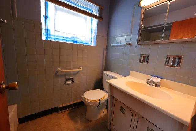 $129,900 | 9006 South Wallace Street, Chicago, IL 60620