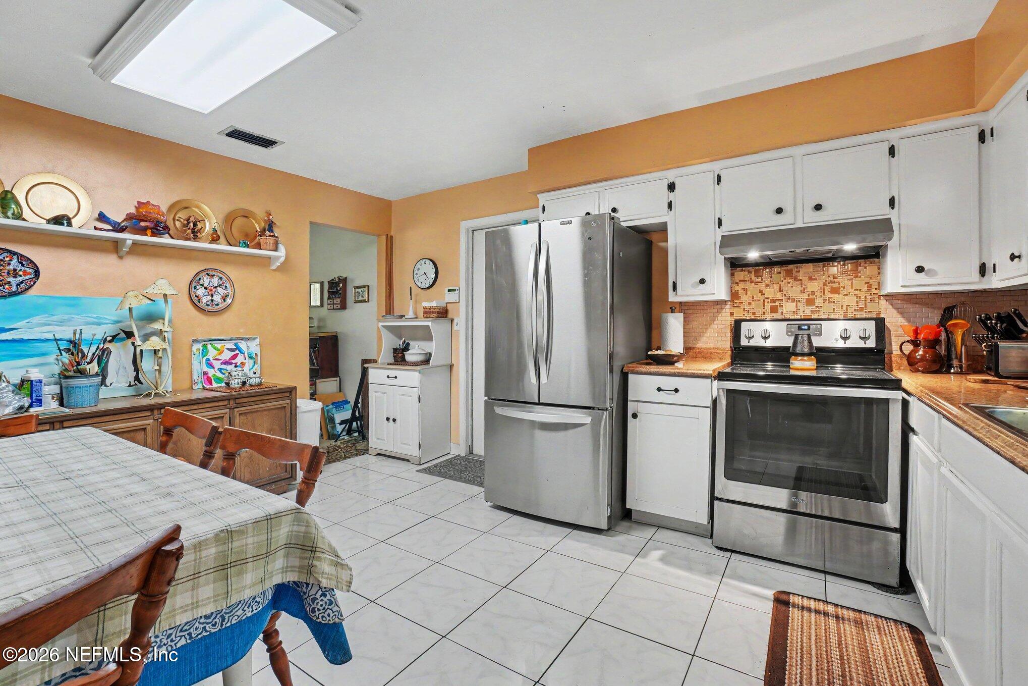 3934 Spring Glen Road Jacksonville, FL 32207 - Photo 8 of 29 008_file_5203