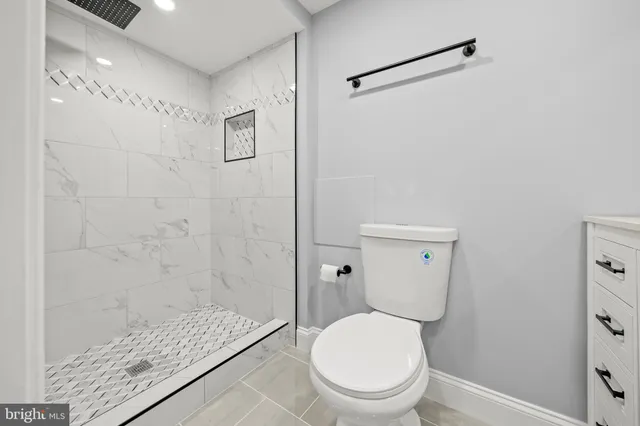 a bathroom with a toilet and a shower