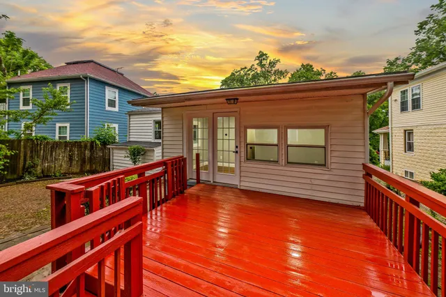 a view of a roof deck with wooden floor and fence