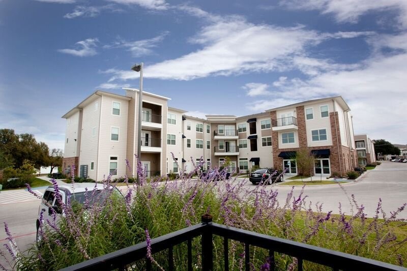 817 Colcord Avenue Waco, TX 76707 - Photo 5 of 15 a front view of a house with a yard
