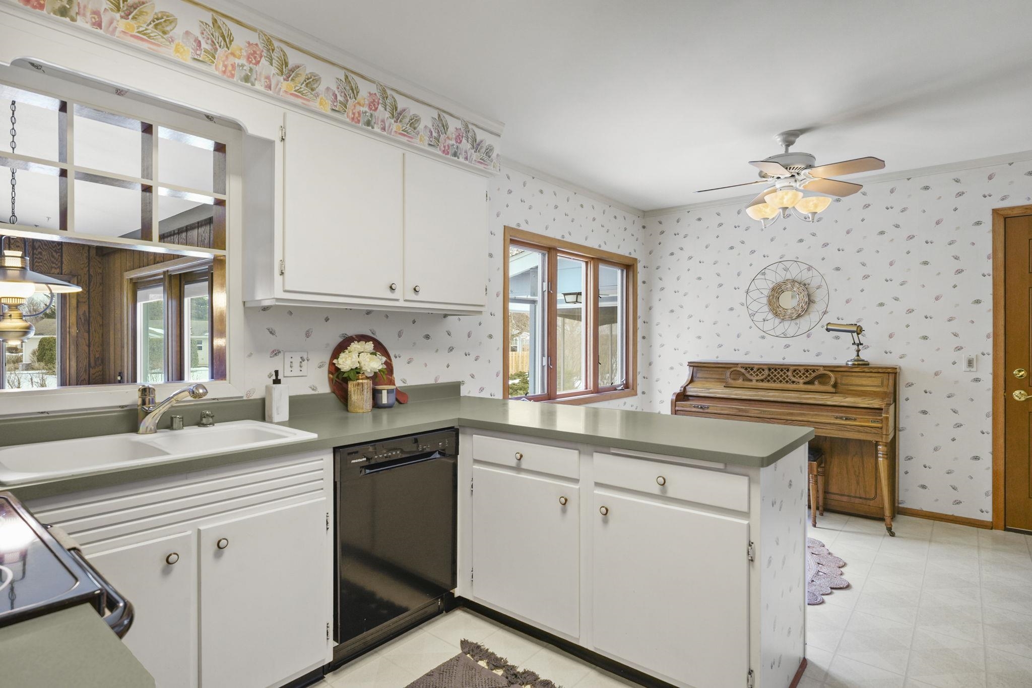 2217 Westbrook Lane Madison, WI 53711 - Photo 15 of 52